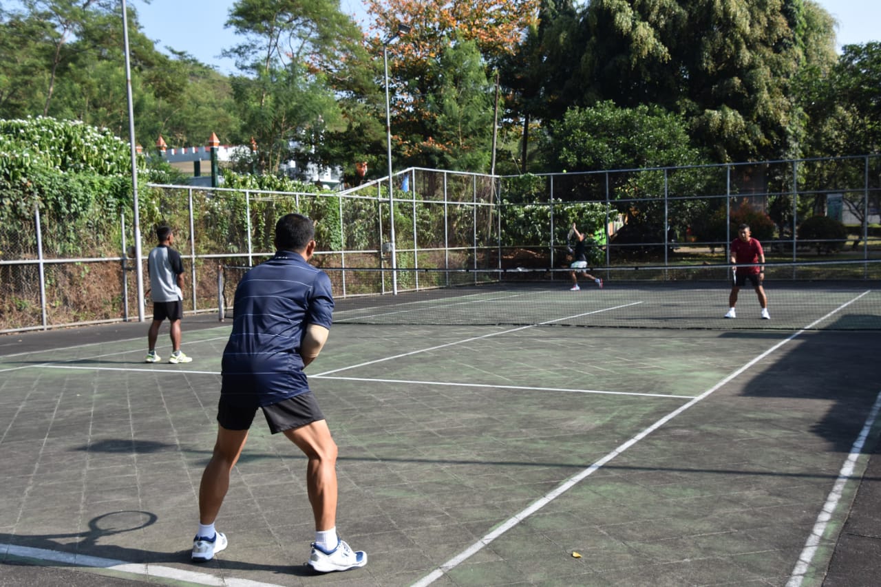 Mempererat Tali Silaturahmi Dengan Olahraga Tenis Lapangan 